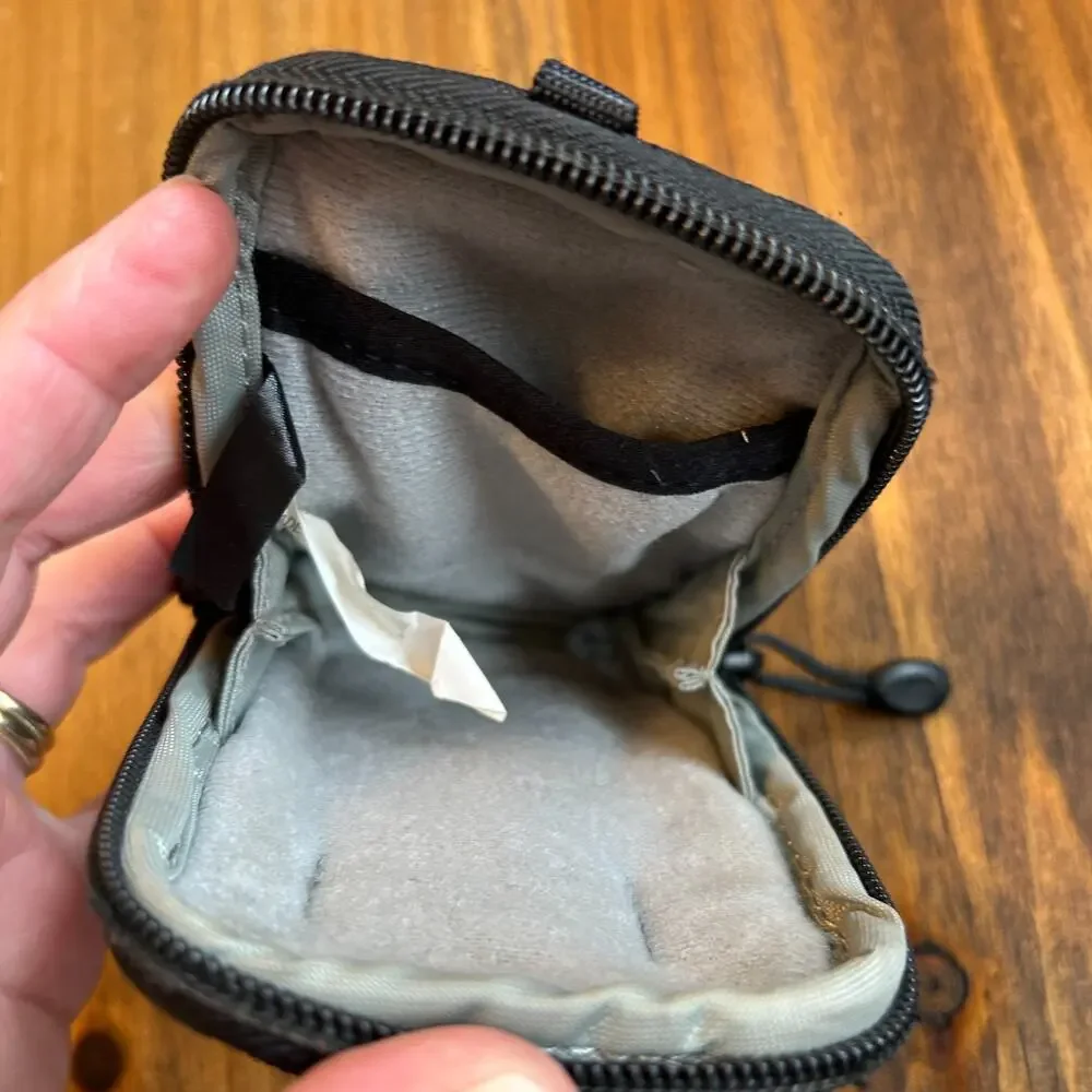 Lowepro Geneva 10 Black Compact Padded Case